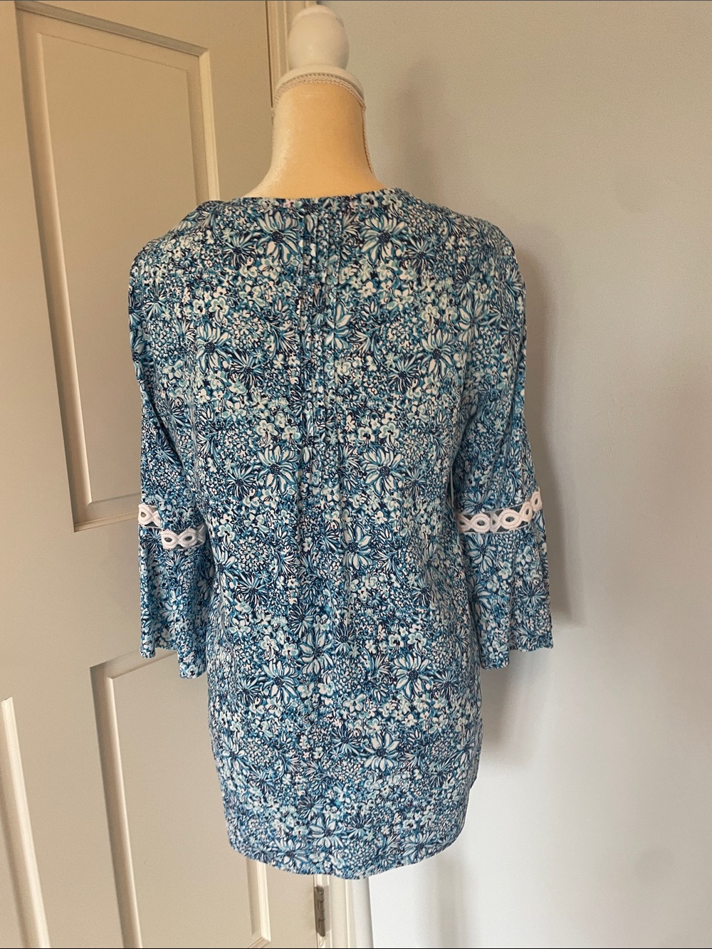 Lilly Pulitzer Medium Blue Floral Lace-Trim Tunic Top - Picture 8 of 11